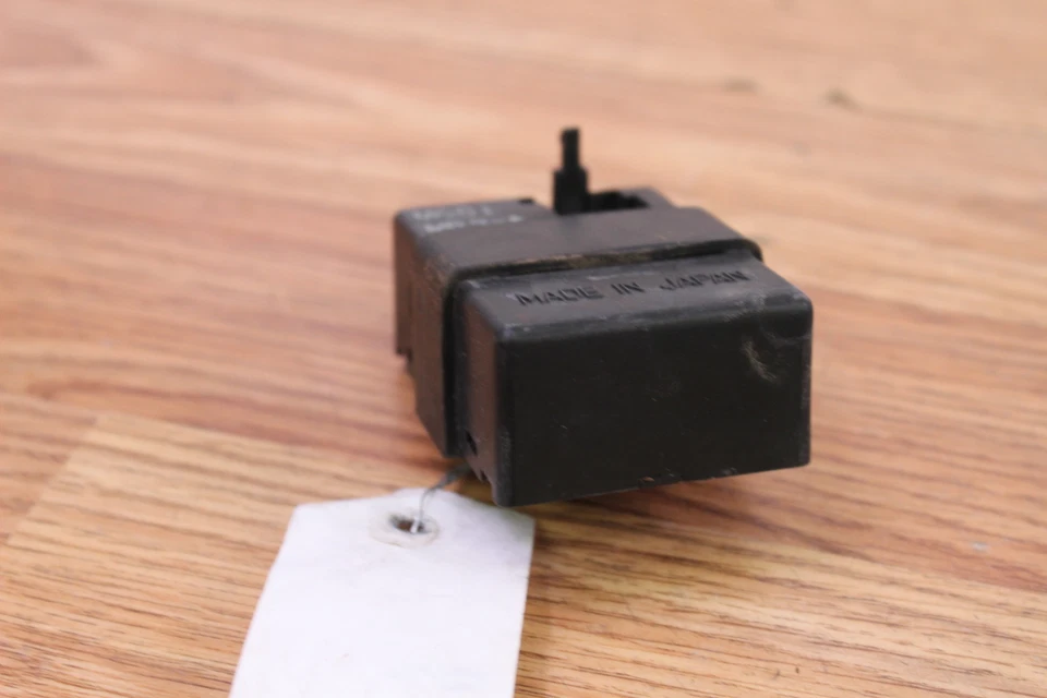 Honda CB700SC NIGHTHAWK S 1986 luz trasera/luz de freno/monitor - sensor Foto 4 de 4