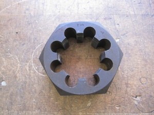2-3/4"-8 tpi hex die 8 flute 4-1/2" outside 1-9/16" thick