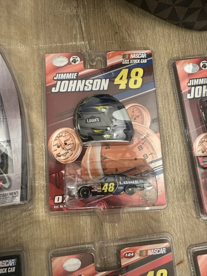 17 autos Jimmie Johnson Winner’s Circle 1:64  Foto 4 de 4