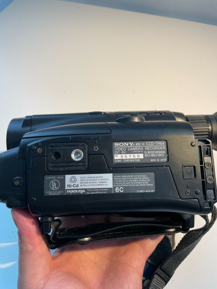 Sony Handycam CCD-TR64 8mm Video8 Camcorder only Working Sony Handycam CCD-TR64 8mm Video8 Camcorder only Working