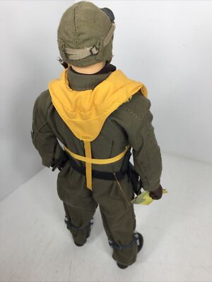 1/6 DRAGON WW2 GERMAN LUFTWAFFE STUKA DIVE BOMBER PILOT IN FLIGHT