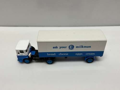 EFE 22101 - AEC ERGO ARTIC 1 AXLE BOX VAN EXPRESS DAIRY - Boxed - Picture 12 of 16