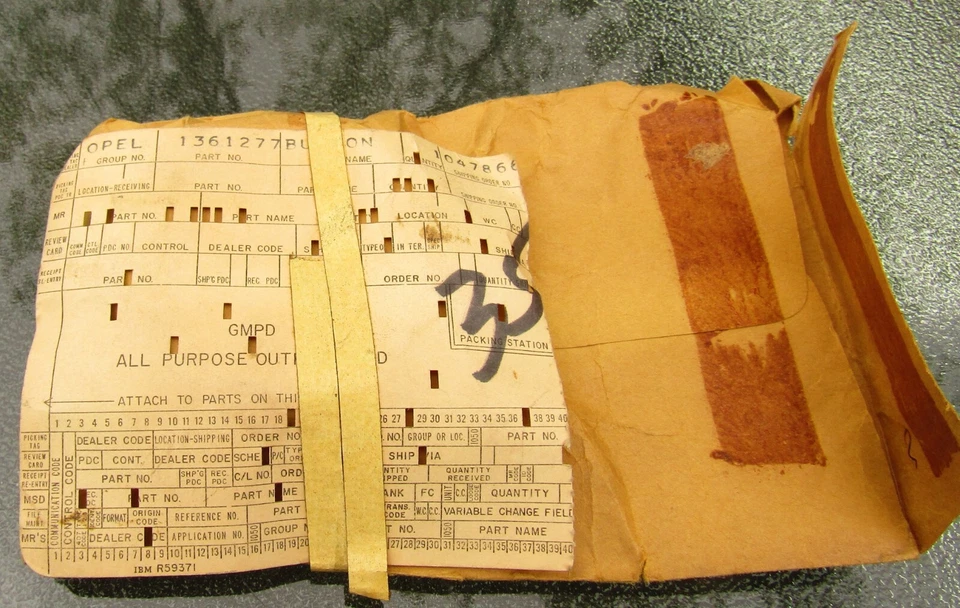 Botón de cuerno vintage OPEL hecho en Alemania #1361277 sin usar nuevo en stock GT. Manta Look nos Foto 2 de 4