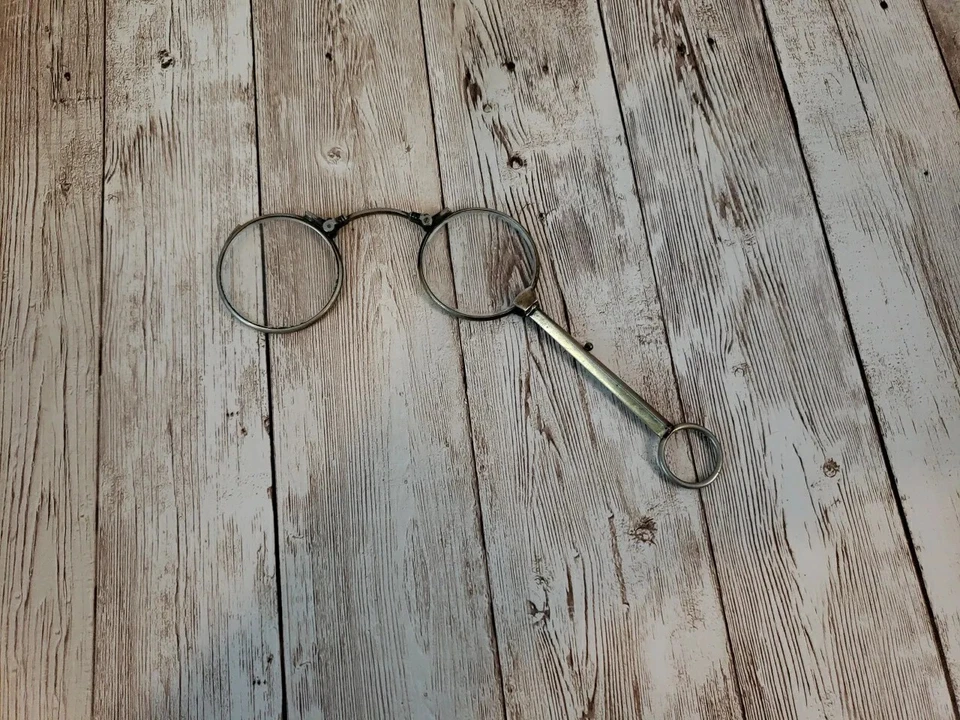Gafas plegables Lorgnette vintage mecánicas - ¿inoxibles? - Ver vídeo Foto 2 de 4