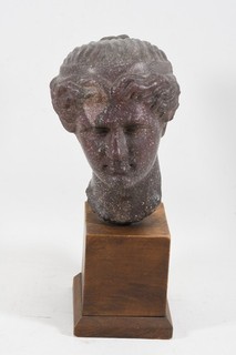 Q99J10 Stone bust woman head antiquing on wood base n. antique model