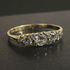 9ct Gold Ring Size O – US 7¼ – 1.84g – Cluster Style – Clear Stones – 375