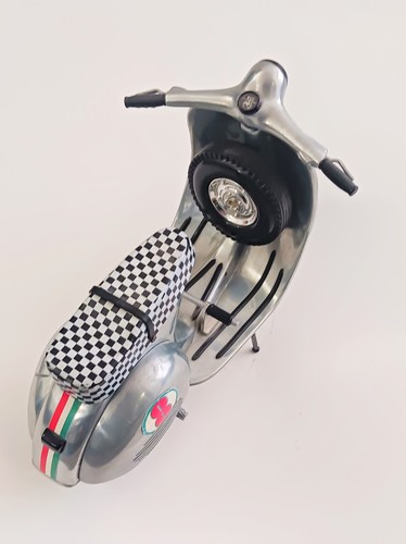 XONEX PRESSOFUSO RALLY MOTORE SCOOTER VESPA 1/6 - Foto 6 di 8