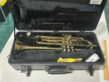Bach Aristocrat TR600-BA Trumpet with mute in case