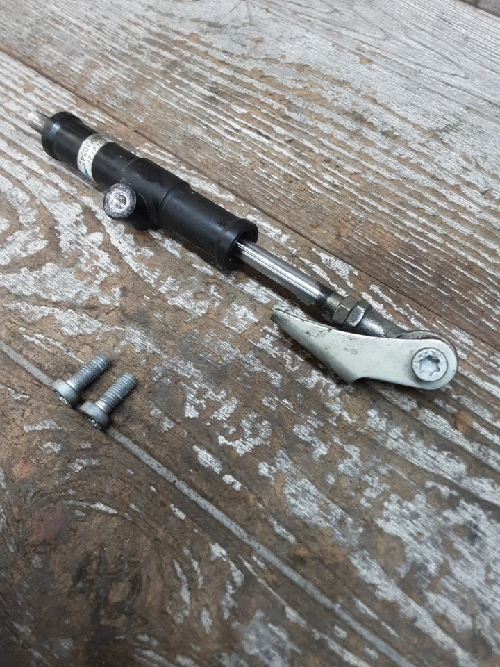 BMW K 1200R 2006 06 suspensión de dirección delantera amortiguador amortiguador estabilizador Foto 2 de 4