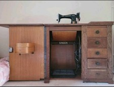 Antique Vintage SINGER Sewing Machine Treadle 1930s Wooden Cabinet Cupboard RARE