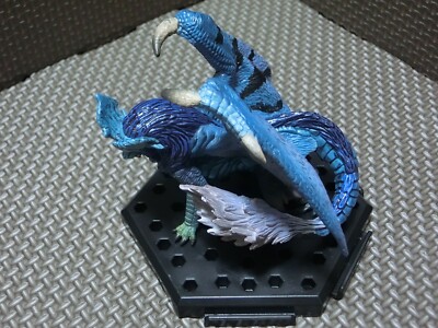 CAPCOM モンスターハンター LUNASTRA フィギュア Amazon.com: Capcom Monster Hunter: Lunastra CFB Creator's