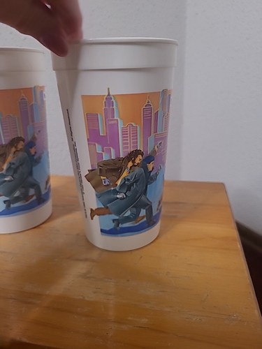 2 Vintage 1990s Hardee's Home Alone 2 Lost In New York Plastic Cup Hardees 1992 - Picture 12 of 15
