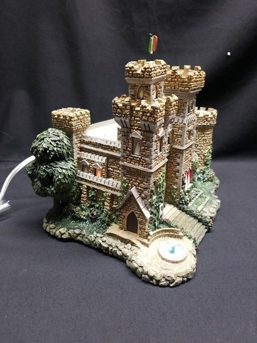Hawthorne Village Lighted "Killarney Castle" Emerald Isle Collection 2000 - Picture 5 of 12