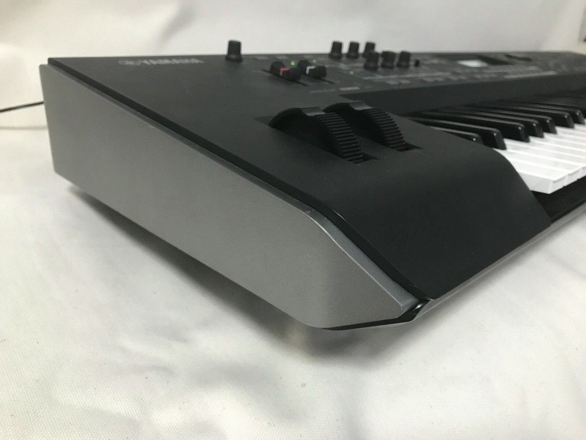 YAMAHA MOX6 61-Keys Semi-Weighted Workstation Synthesizer YAMAHA MOX6 61-Keys Semi-Weighted Workstation Synthesizer