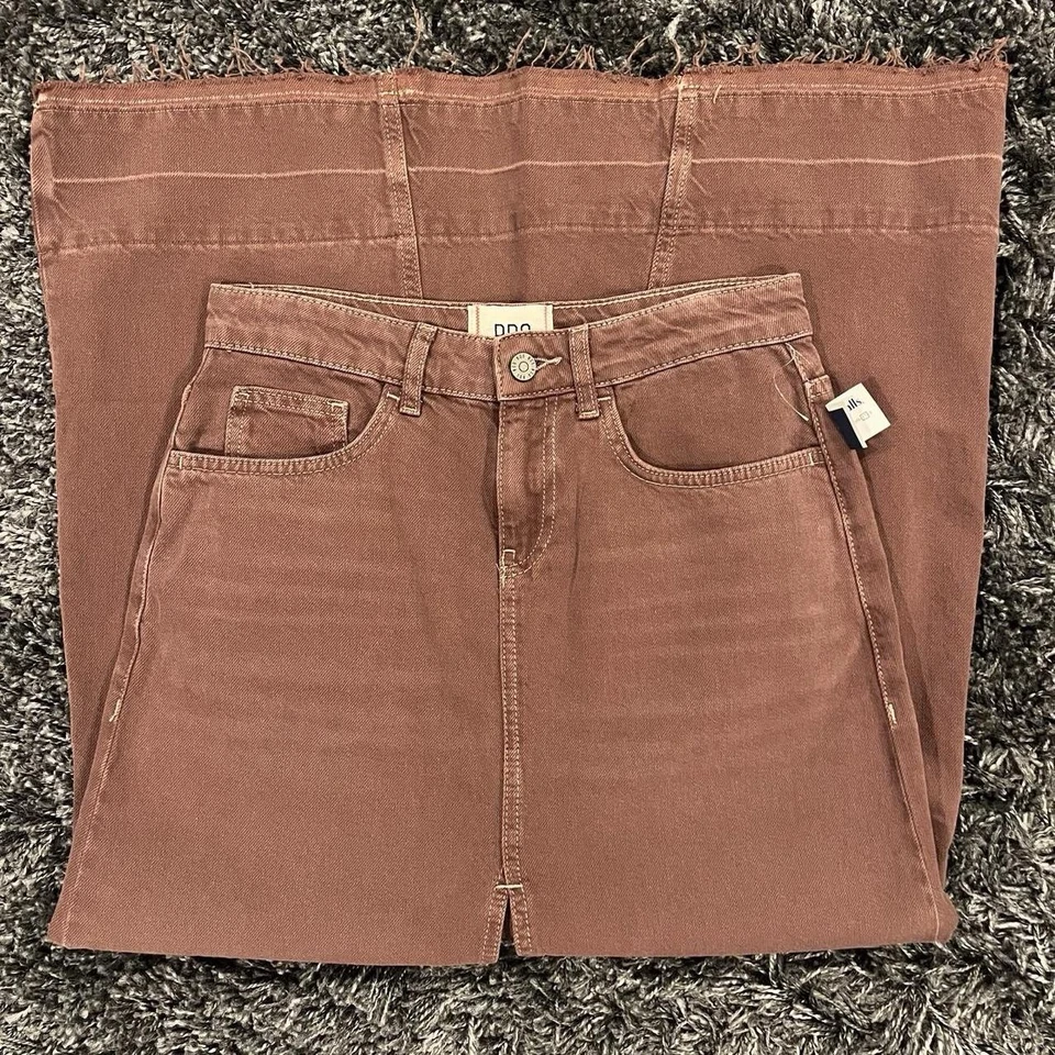 NUEVO CON ETIQUETAS Urban Outfitters BDG Mandi Denim Flocado Elastizado Maxi Falda Marrón Abertura Pequeña Foto 2 de 4