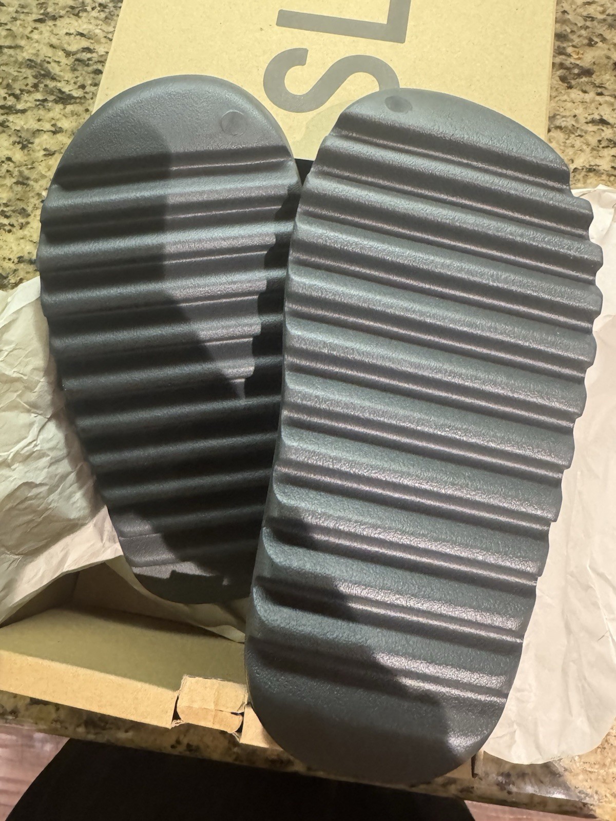 adidas Yeezy Slide Dark Onyx Men's US Size 9 ID5103 thumbnail 3