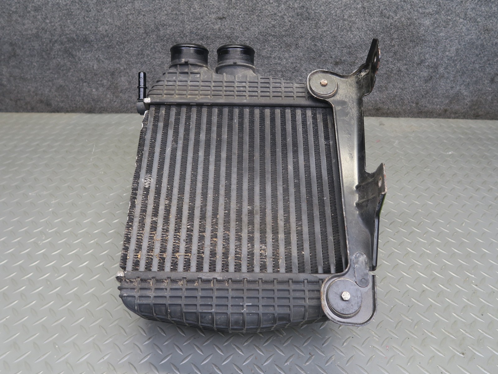 2017-2020 MASERATI LEVANTE M161 3.0L RIGHT INTERCOOLER RADIATOR W SHROUD