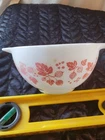 Vintage Pyrex 441 Cinderella Mixing Bowl 1.5 Pt Gooseberry White Pink