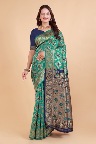 Sari para mujer Kota Litchi Jacquard borde verde claro con blusa sin costuras. - Imagen 7 de 7