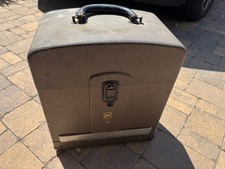 Bell  Howell Filmo diplomat 173 Projector 16mm Looks great 