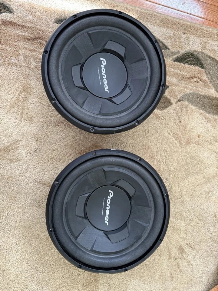 2 subwoofers Pioneer TS-W126M de 12 pulgadas ver fotos donde se usan como modelo de exhibición Foto 2 de 4