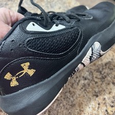 Boy s UNDER ARMOUR LOCKDOWN 6 Basketball Shoes Size 5 Youth