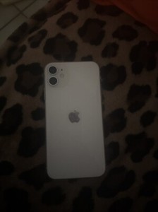 Apple iPhone 11 A2221 - 128GB - Weiß (Ohne Simlock) (Dual-SIM)