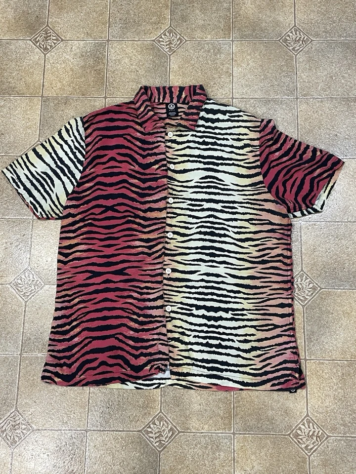 Camisa Neff Tiger Rayas Multicolor Manga Corta Abotonada Para Hombre Talla Mediana” Foto 3 de 4
