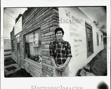 1980 Press Photo Hung Dinh Pham at West East Ethnic Restaurant - afa40095