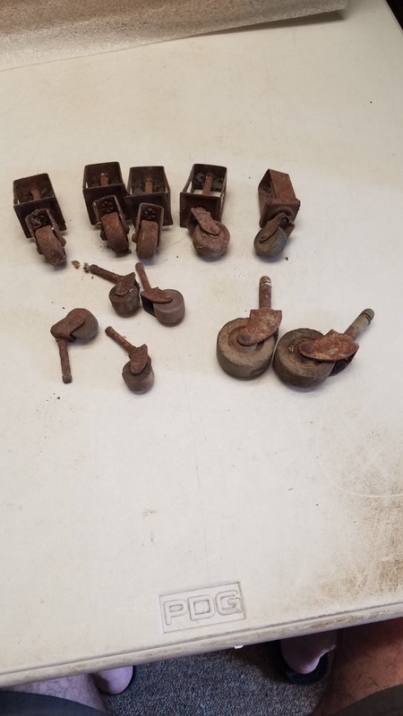 Set of 11 Vintage Casters (M)