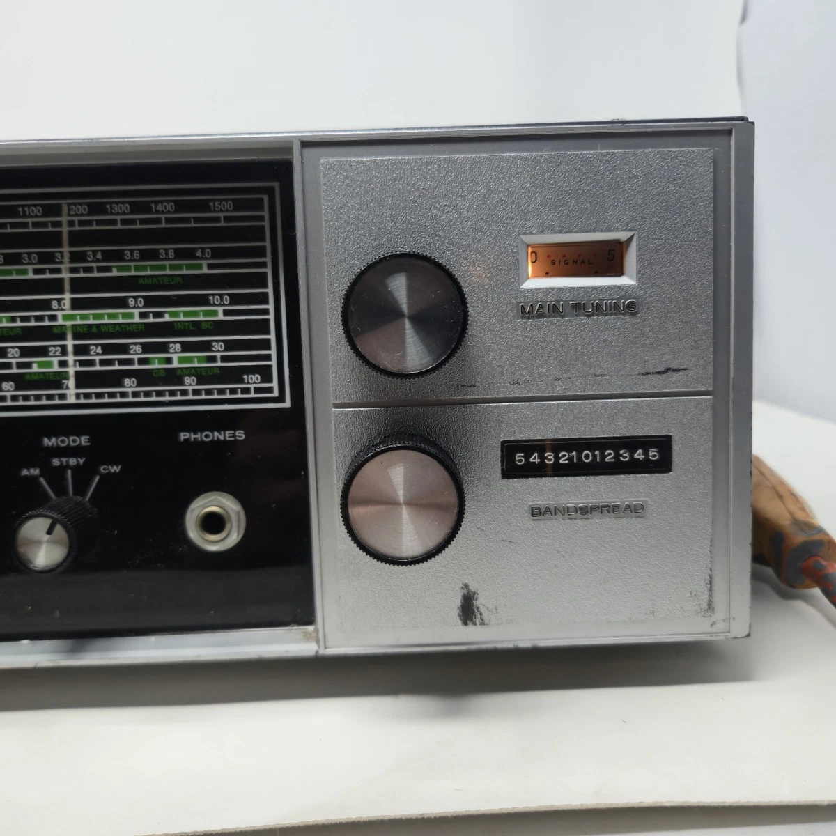 レトロ Communication Receiver ソリッドステートラジオ s-l1200.jpg