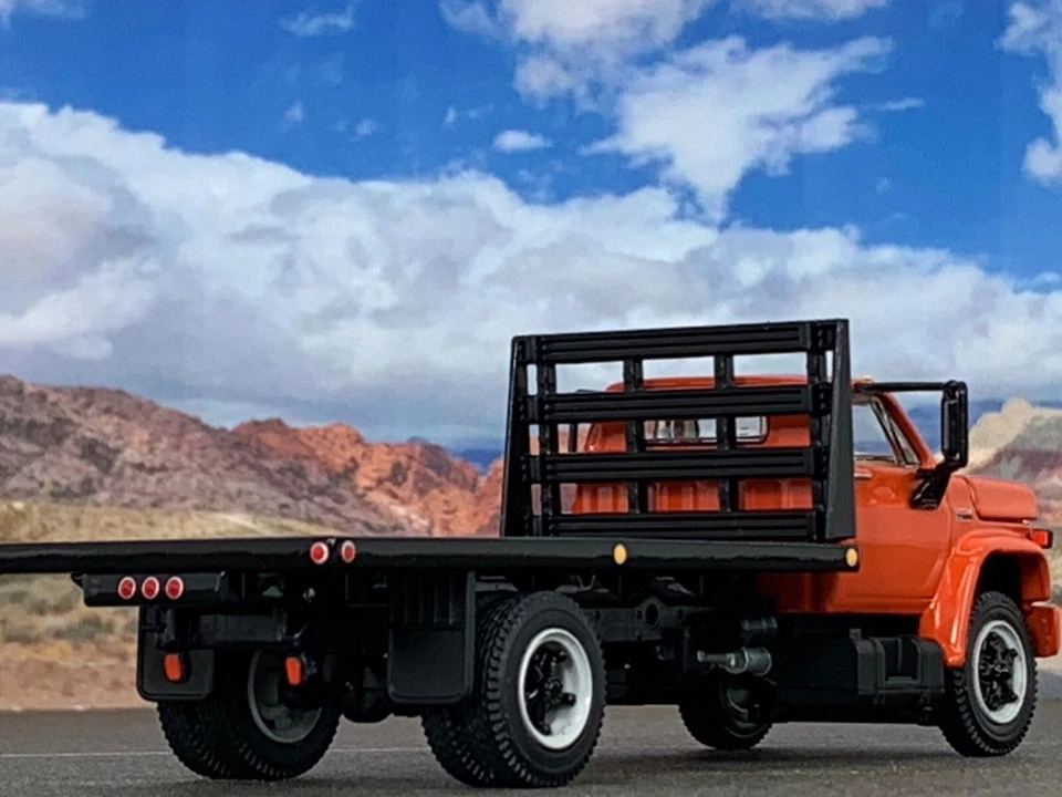 1/64 DCP 橙色 GMC 6500 单轴平底 — 第 2/4 张图片