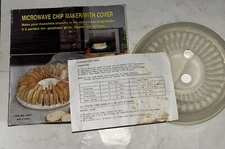 VTG? NIB Microwave Chip Maker/With Cover (11673)
