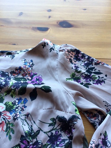 Be Beau Size 8 Lilac Grey Floral Silky Long Sleeved Top Button Cuffs - Picture 6 of 8