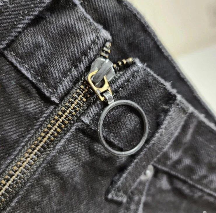 Falda vaquera Carmar para mujer 26 x 12 cremallera completa mosca lavado oscuro denim negra Foto 2 de 4