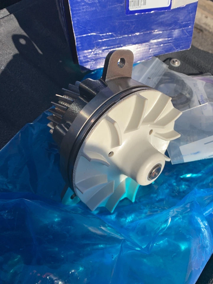 Насос охлаждающей жидкости Volvo VOE9020734268 - Изображение 2 из 4