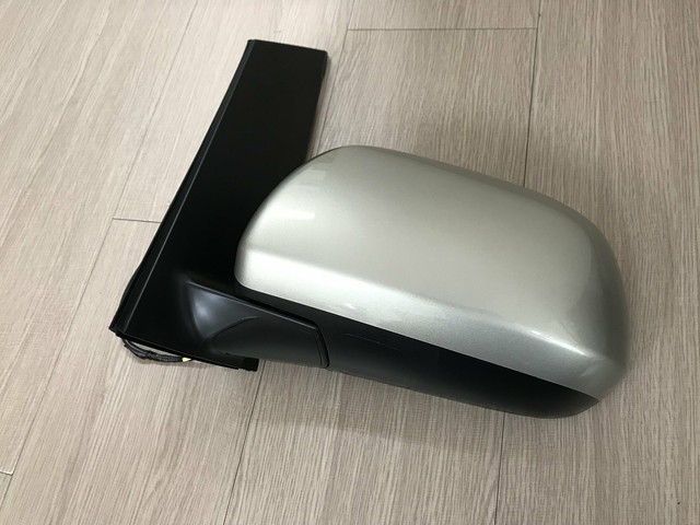 TOYOTA SIENNA 2013-2020 OEM used genuine side view mirror Driver 5B2