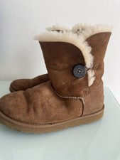UGG Australia Bailey Button 5803 Womens Size 8 Chestnut Suede Sheepskin Boots