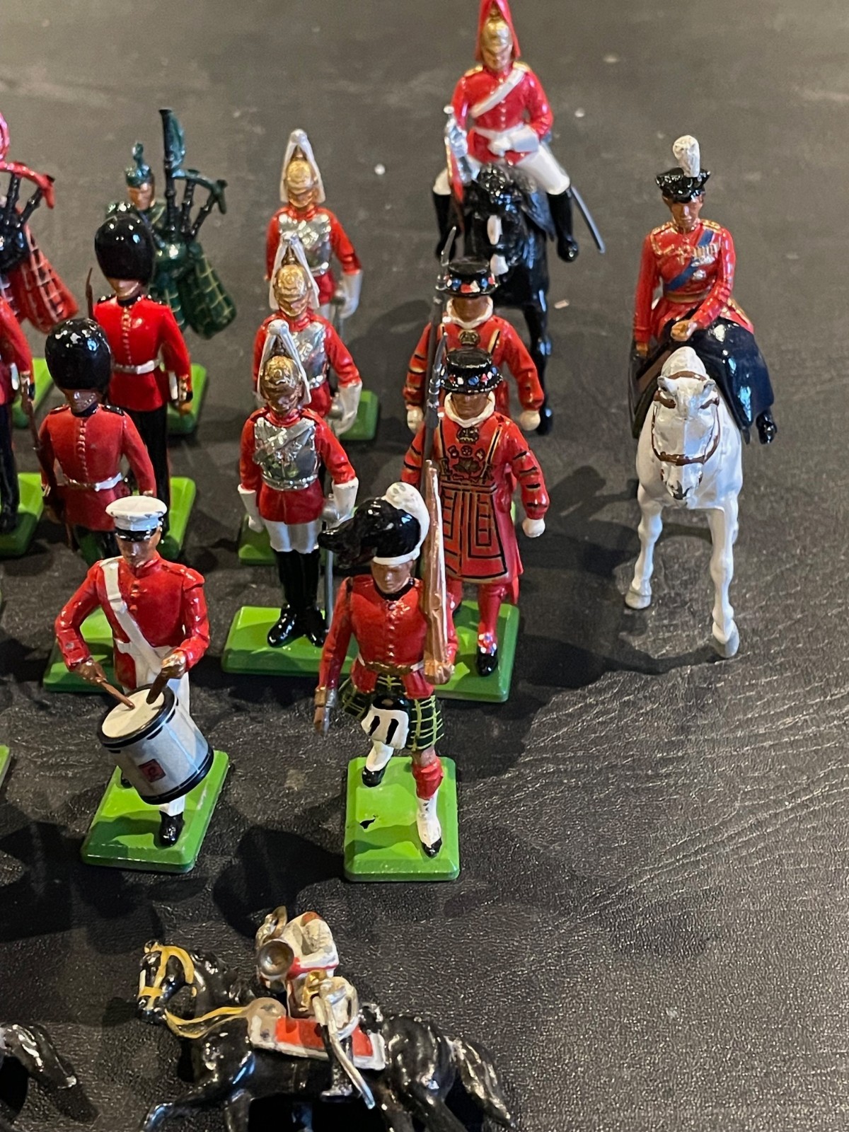 27 Vtg Lead W. Britains Toy Soldiers 1965, 1986, 1987