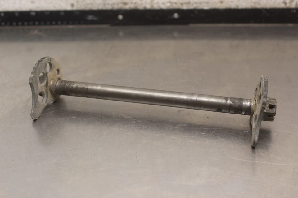 1980 Yamaha TT250 задний мост задний обод колеса поворотный болт оси Y859 - Изображение 2 из 4