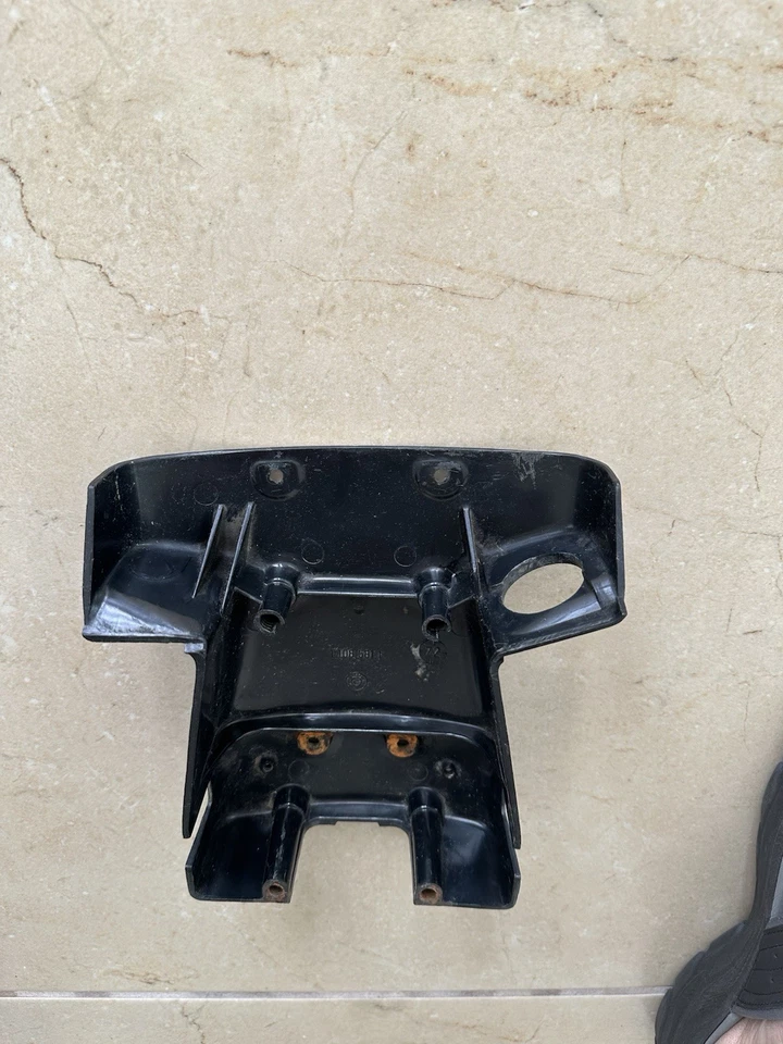 Almohadilla de cubierta de columna de dirección inferior BMW e10 2002 32311110912 Foto 3 de 4