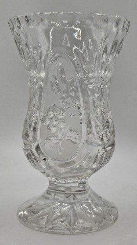 Beautiful & Elegant Zajecar 24% Lead Crystal, 5 in tall Pedestal Bud Vase - Picture 1 of 7