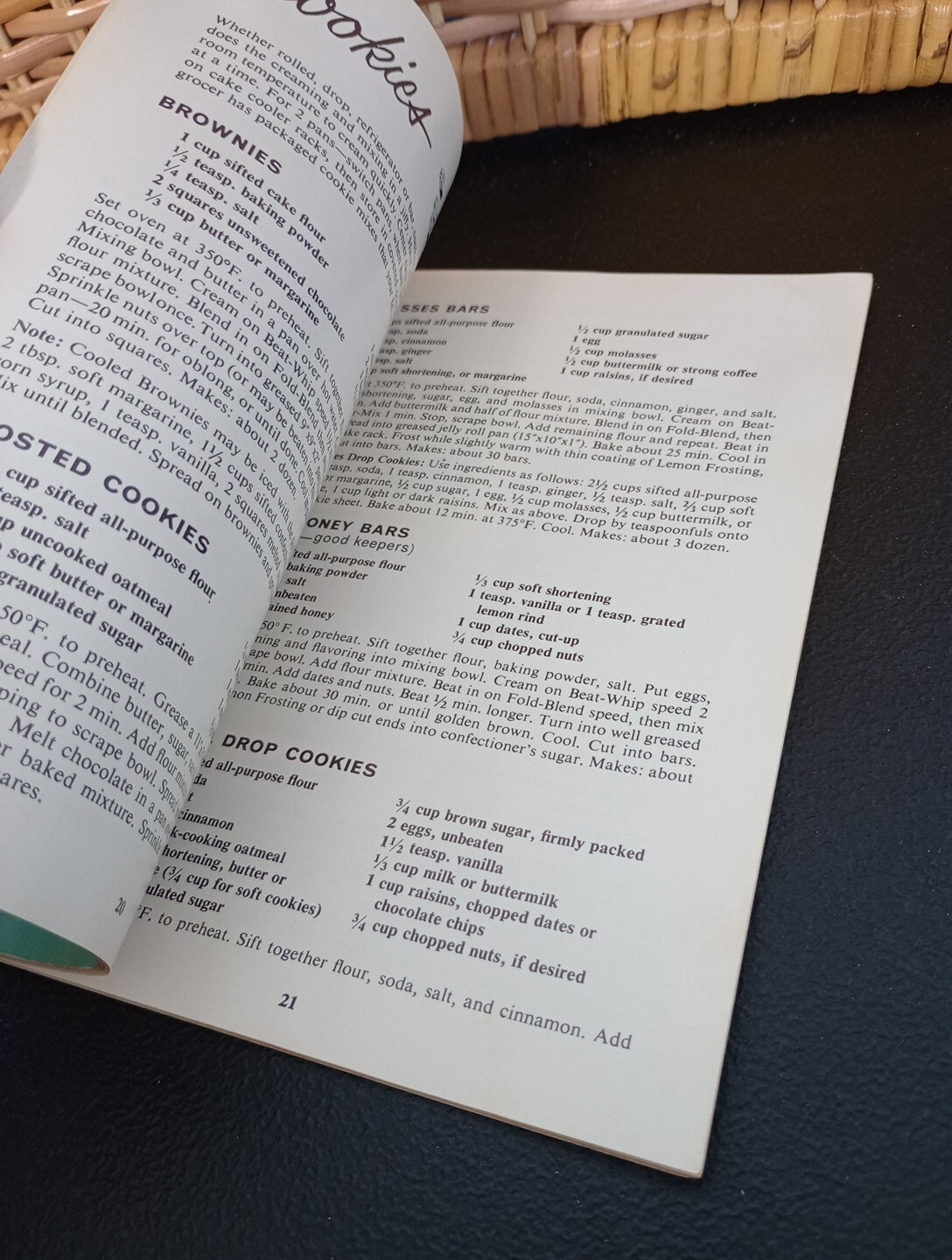 Vintage 1960 Sunbeam Deluxe Mixmaster Hand Mixer Recipe Instruction Book 35 Page