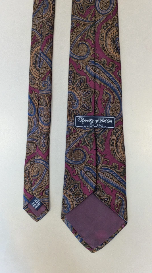 Corbata de seda Rivetz of Boston Ancient Madder granate con cachemira ornamentada Foto 2 de 4