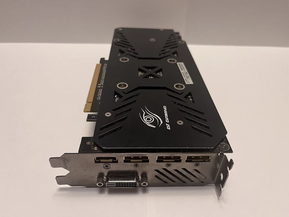 Gigabyte AMD Radeon R9 390 WindForce 8GB GDDR5 GV-R939G1-GAMING-8GD - Image 2 of 4