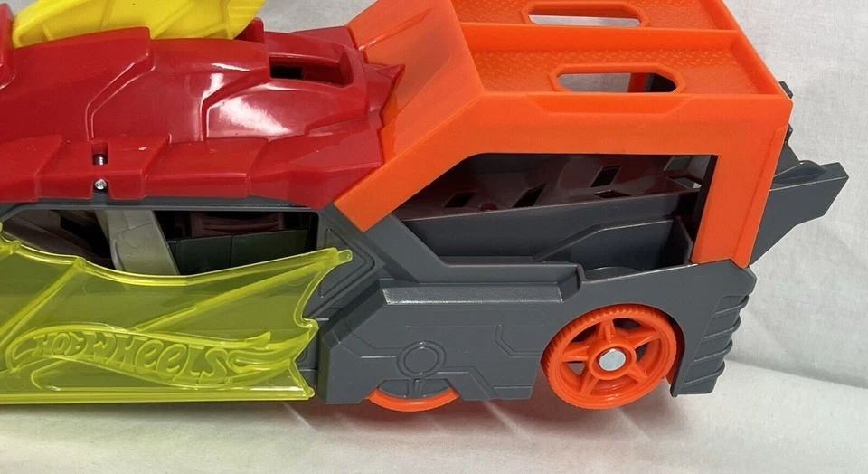 Camión de transporte Hot Wheels City Dragon Launch & Shark Chomp 13" 2020 Foto 2 de 4
