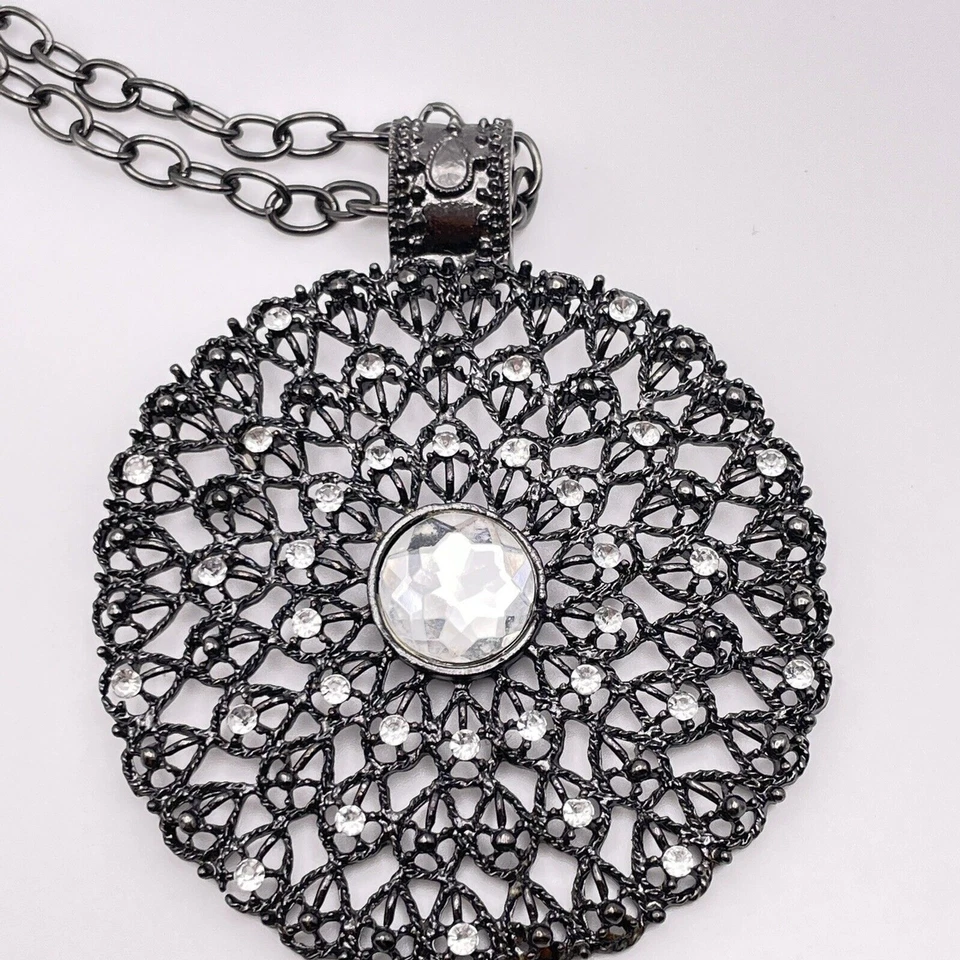 Collar Cadena Colgante Gris Redondo Daisy Fuentes Grande Trabajo Abierto Moderno Elegante Foto 2 de 4