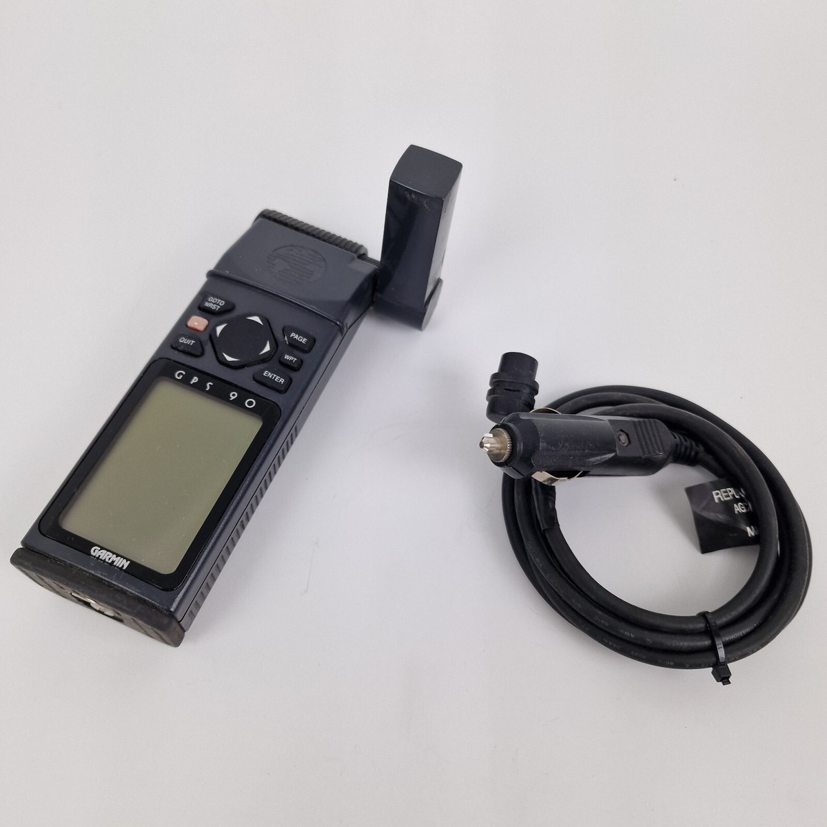 GARMIN GPSナビウオッチ ブラック Garmin GPS 90 Handheld Personal Navigator Bundle Charger Antenna