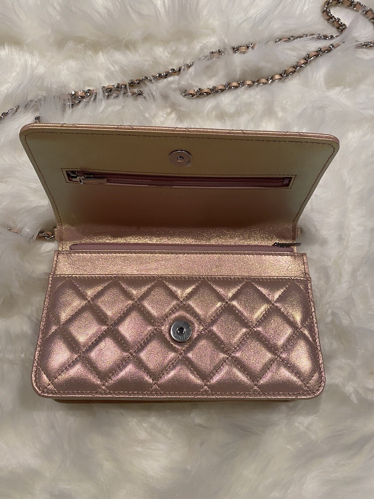 BNWT RARE 21K Authentic Chanel Iridescent Pink CC WOC Wallet On Chain Handbag image 6