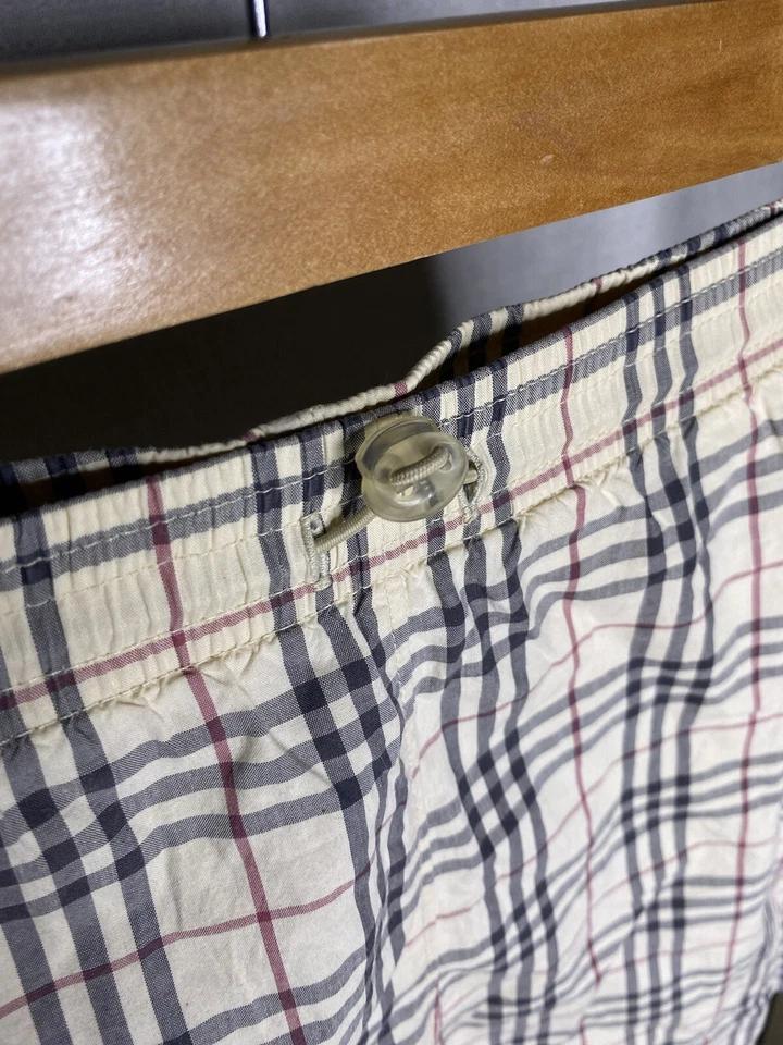 Bermuda de natação Burberry London infantil juvenil 10 anos Nova Check juvenil - Imagem 3 de 4